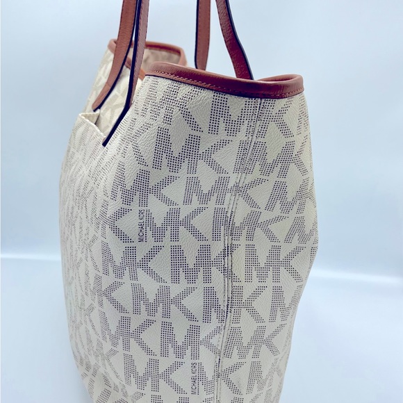 ✨MICHAEL KORS SIGNATURE MK WHITE LARGE TOTE✨ - Picture 3 of 8